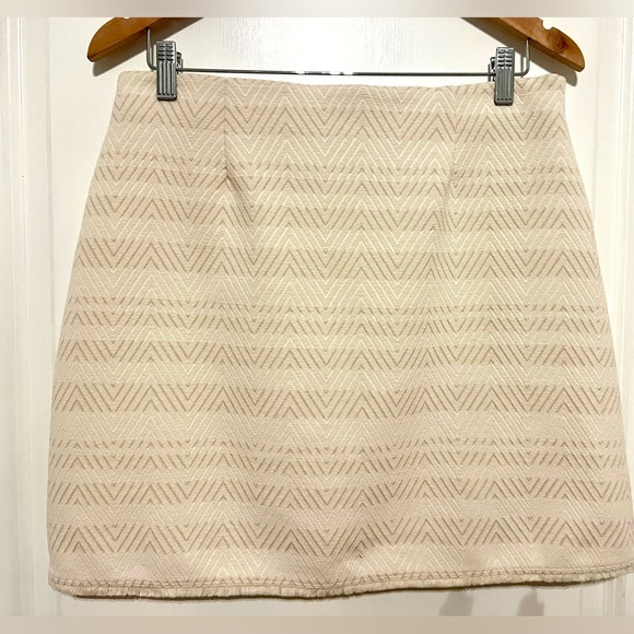 NWOT LOFT Chevron Jacquard Knit Off White  Skirt - Size Medium - Picture 4 of 8